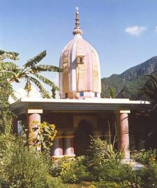 ŚRĪ DIVYA KATHĀMRIT  292 ➔ The Lord Shiva temple, Haidakhan Vishwa Mahadham.